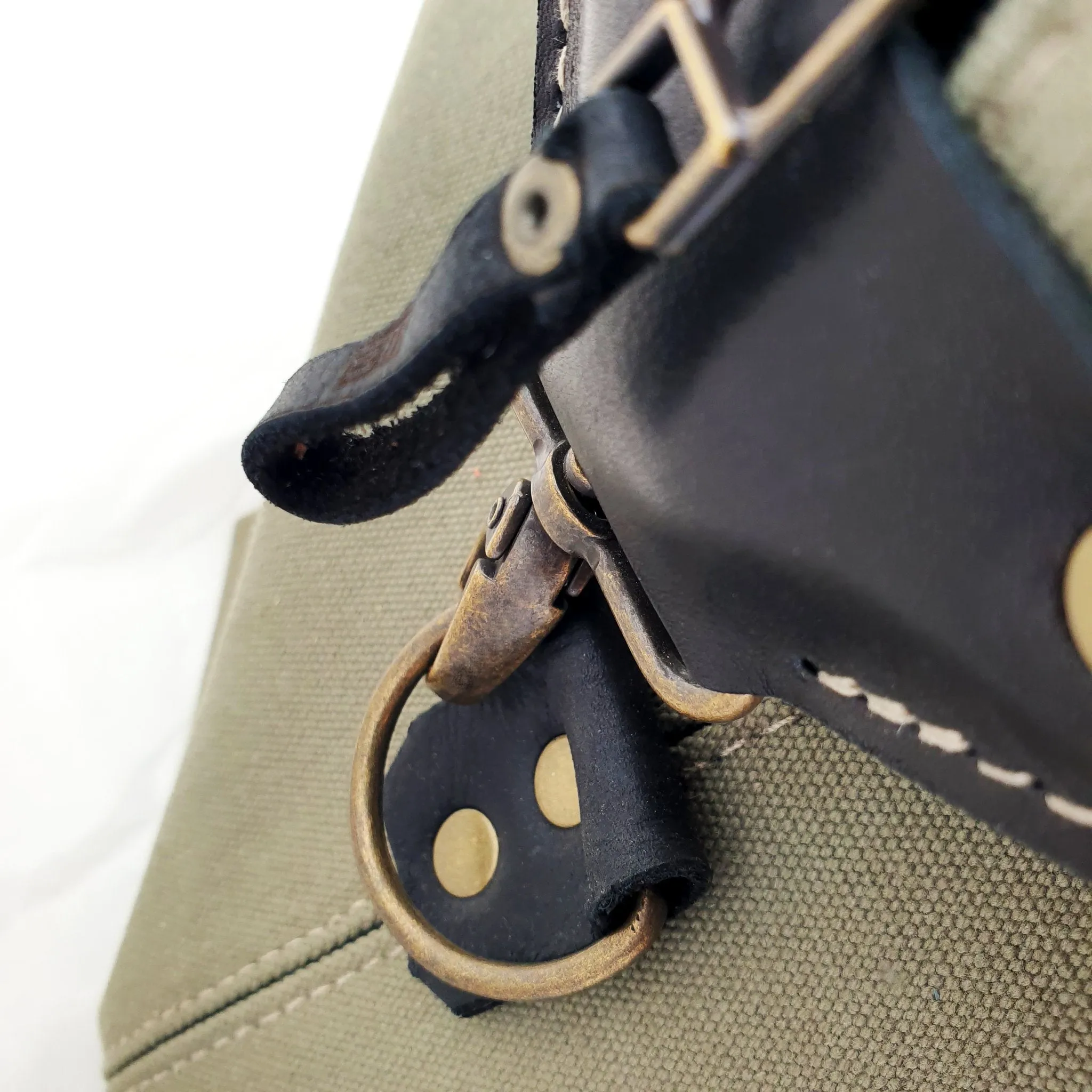 Bark And Mill Canvas Travel Bag | Olive