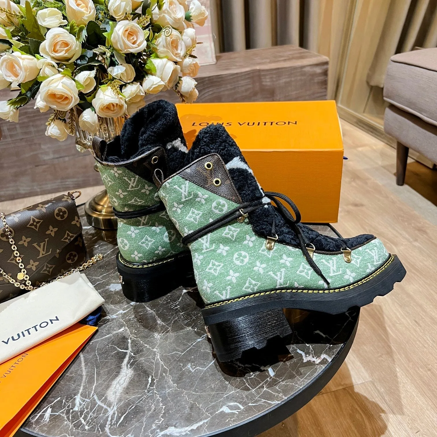 High Quality  LUV BOOTS 046