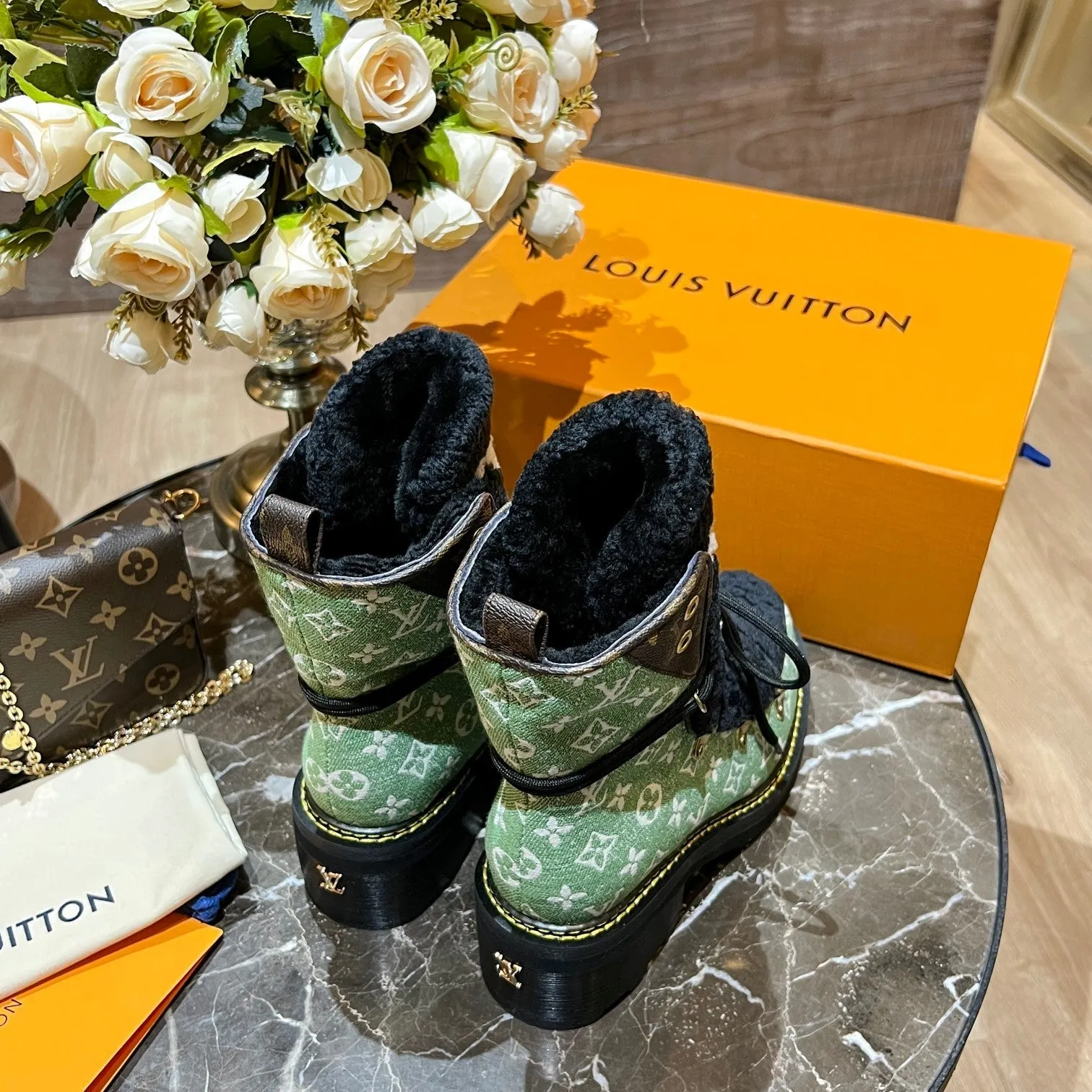 High Quality  LUV BOOTS 046