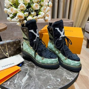 High Quality  LUV BOOTS 046
