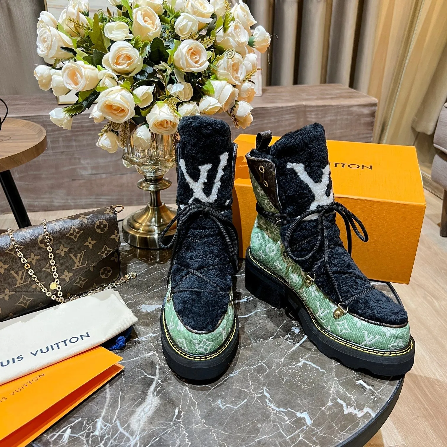 High Quality  LUV BOOTS 046