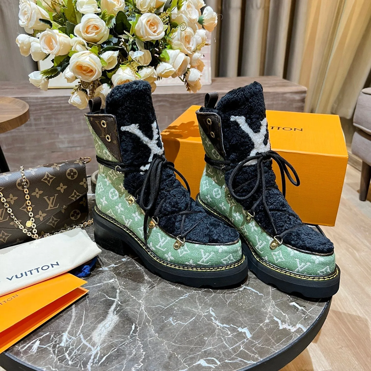 High Quality  LUV BOOTS 046